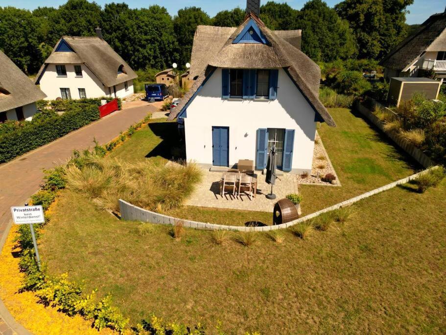 Reetdachhaus Seasons Mit Kamin & Sauna Gross Schwansee Exterior foto